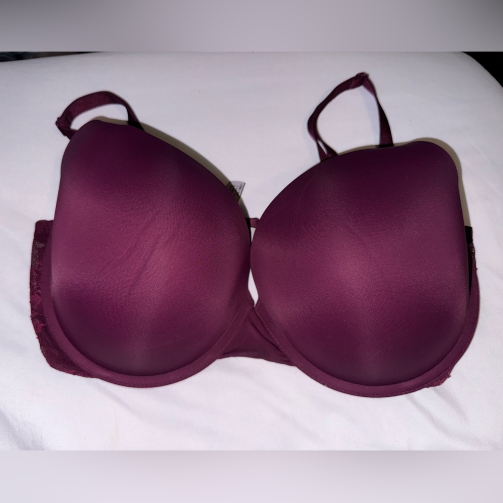 Used ( like new ) Victoria secret bra , size is 36DDD